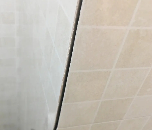 枣强瓷砖空鼓维修公司分享阳台瓷砖脱落的修复过程可以分为以下几个步骤