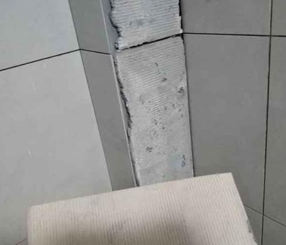 枣强瓷砖空鼓维修公司分享下厨房瓷砖脱落的补救措施。